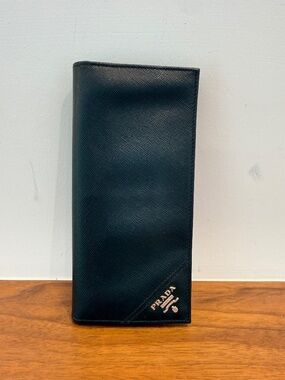 Prada Nero Saffiano Long Bifold Wallet in Black Pre-Owned